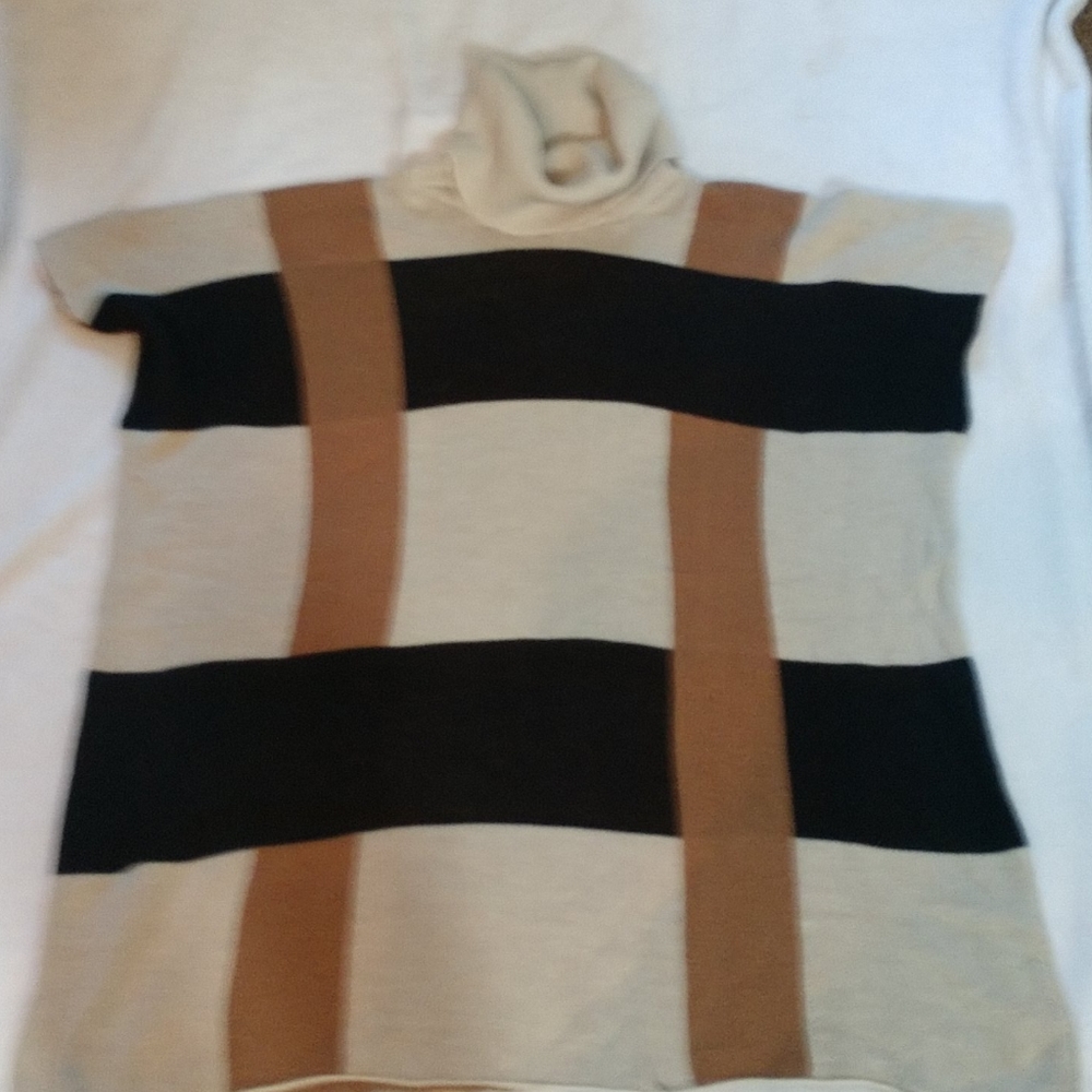 Woman's throw sweater poncho / one size fits all ! - Picture 3 of 3